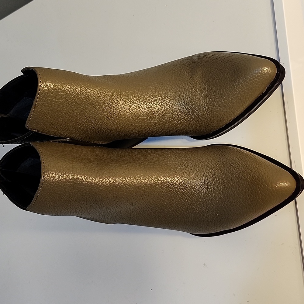 COPY - Vera Wang boots, Size 6.5